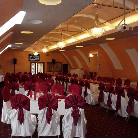 Hotel Sud Giurgiu Екстер'єр фото