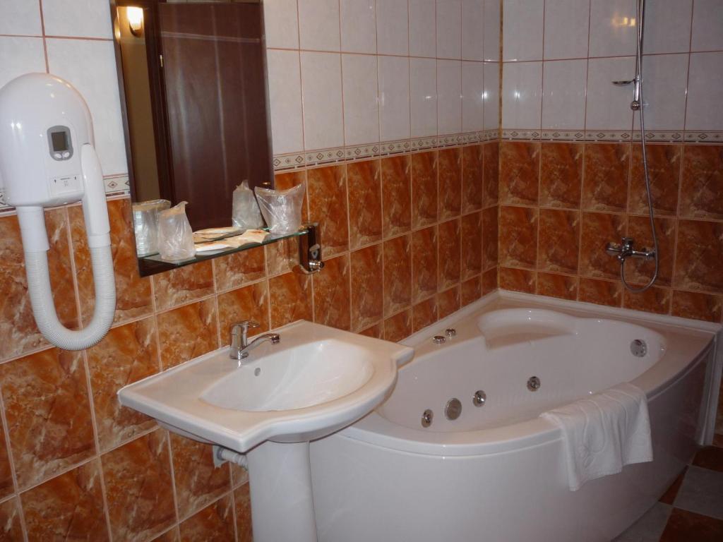 Hotel Sud Giurgiu Екстер'єр фото